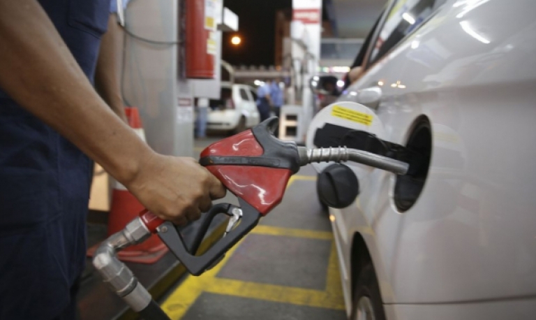 Gasolina e etanol chegam a registrar 17 por cento de variação nos preços em 2020, aponta Ticket Log