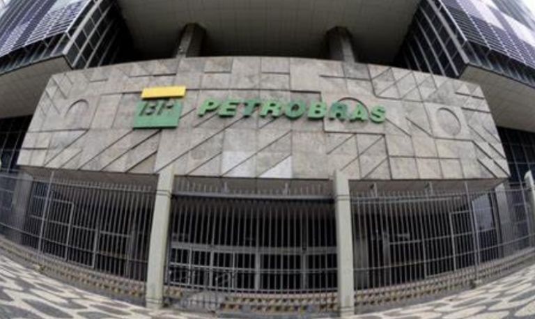 Parlamentares pedem à Justiça suspensão do aumento da Petrobras