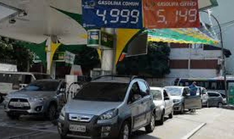 Governo estuda propostas para reduzir preços dos combustíveis, diz Tereza Cristina
