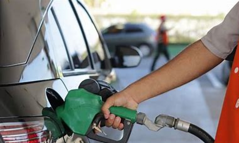 Gasolina recua quase 11% no Brasil em agosto, diz ValeCard