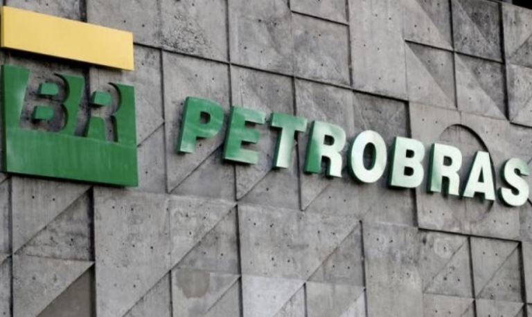 Petrobras vai anunciar redução do preço dos combustíveis esta semana, diz Bolsonaro