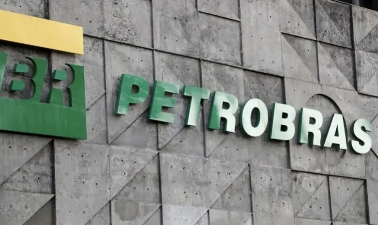Conselho da Petrobras rejeita dois indicados por Bolsonaro e cogita assumir política de preços