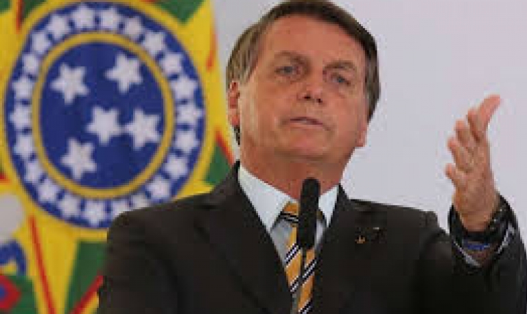 Bolsonaro defende interferência na Petrobras e fala em previsibilidade para combustíveis