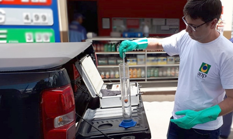 Operação verão da ANP fiscaliza postos de combustíveis em 16 estados e 62 cidades