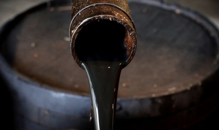 Petróleo recua com indicação de queda da demanda por gasolina nos EUA