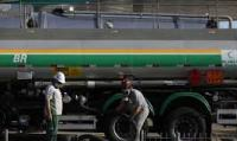 Vendas de diesel e gasolina por distribuidoras no Brasil recuam em fevereiro, diz ANP