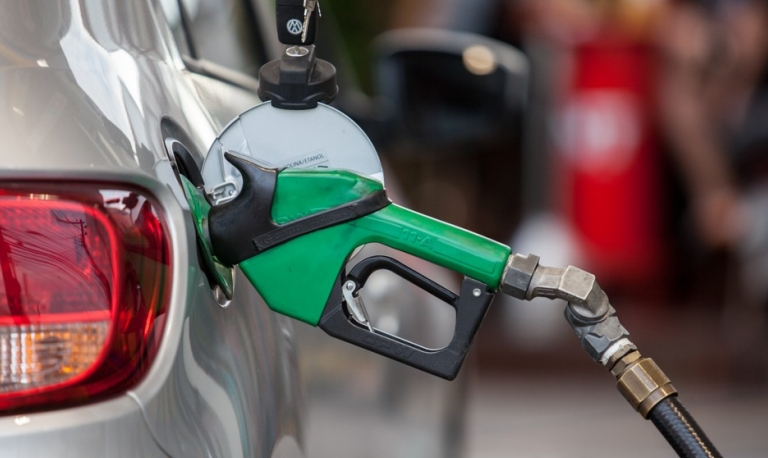 Consumo de combustíveis leves cai no primeiro semestre de 2020; veja os números