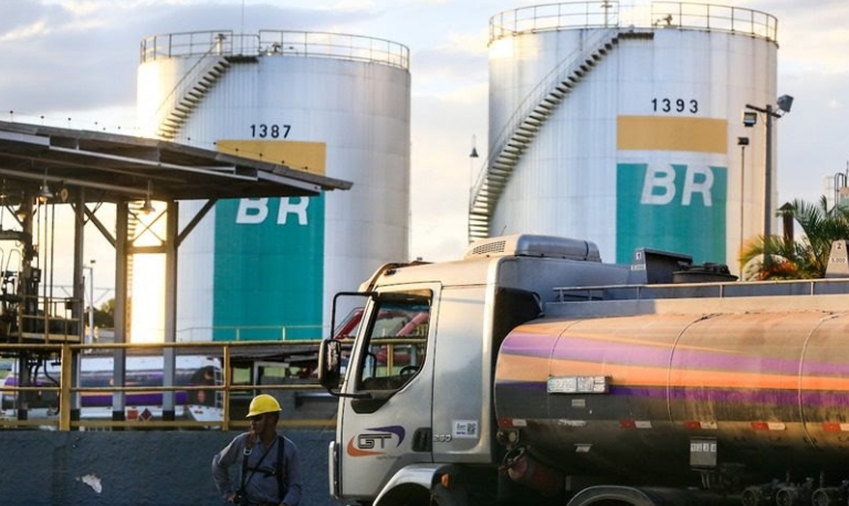 Vendas de diesel e gasolina crescem no Brasil em outubro; etanol despenca