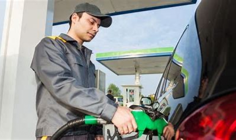 Preço da gasolina acumula queda de 30% desde cortes de impostos