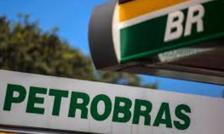 Falta de financiamento pode ampliar atraso nas ofertas por refinarias da Petrobras, dizem fontes