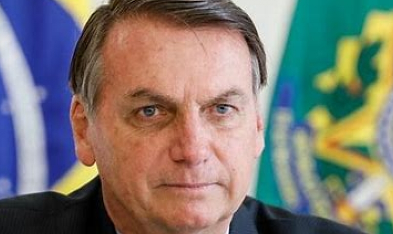 Bolsonaro diz que bloqueios atrapalham economia e pede que caminhoneiros liberem vias