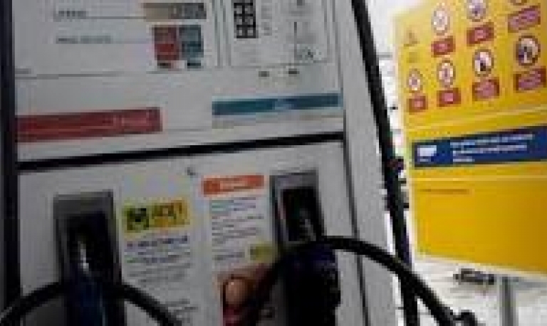 Em aceno a caminhoneiros, governo reduz de 13% para 10% a adição de biodiesel ao óleo diesel