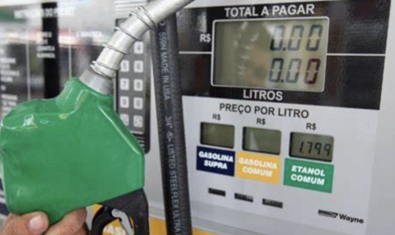 Impacto na bomba com isenção de impostos federais do diesel e biodiesel é de R$ 0,33, e não de R$ 0,60, diz Fecombustíveis