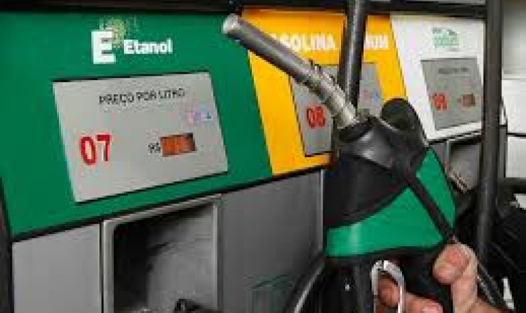 Governo estuda iniciativas para venda direta de etanol para postos de combustíveis