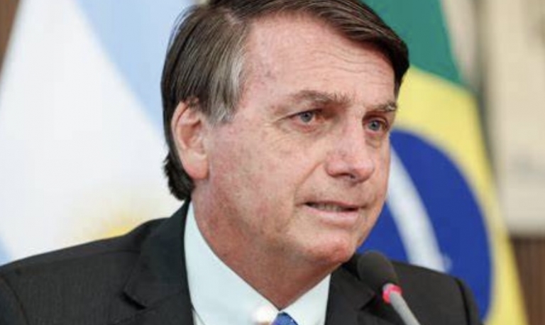 Em post, Bolsonaro culpa desvios na Petrobras por preço do combustível