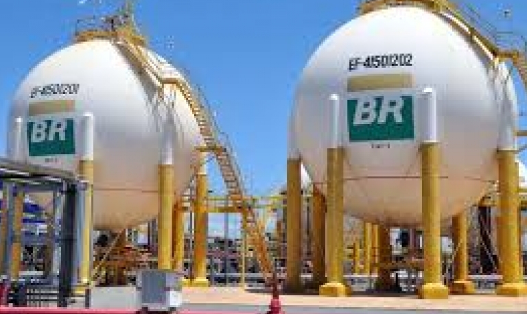 Câmbio favorece preços da nova gestão da Petrobras