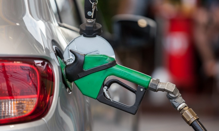 Preços dos combustíveis nos postos recuam nesta semana, diz ANP