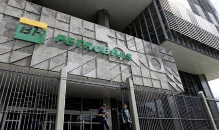 Governo age e Petrobras adia votação de proposta para ampliar transparência
