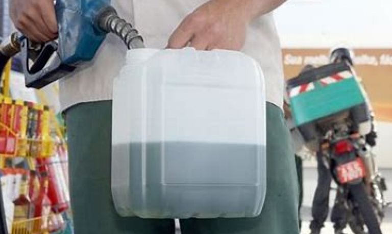 Combustível caro reforça pressão por self-service nas bombas de postos de gasolina