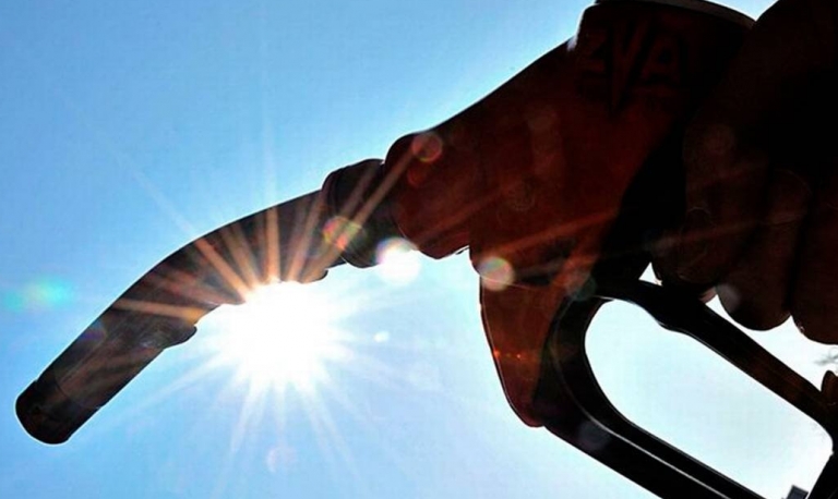 Gasolina cai 7,1% em abril após um mês de isolamento social; diesel cede 5,4%