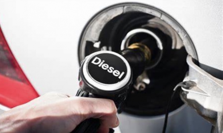Guedes já admite subsídio a diesel se guerra se prolongar