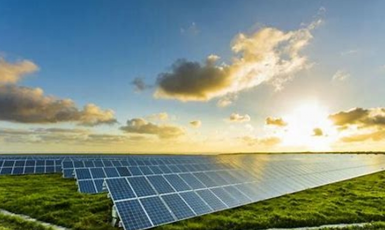 Câmara aprova projeto que garante subsídios para consumidores que usam energia solar até 2045