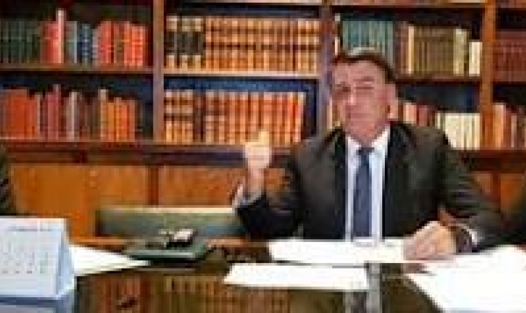 Bolsonaro assina MPs que permitem às empresas reduzir jornada e salário e adiar pagamento de FGTS