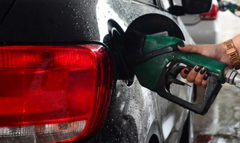 Gasolina sobe 9,56% na quinzena, diz ValeCard; preço médio chega a R$ 5,65
